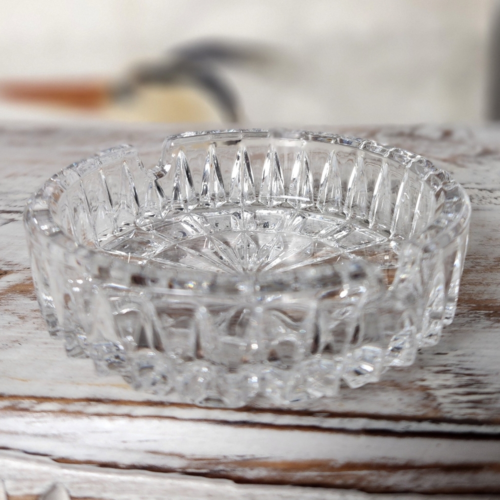 NEW IN BOX VINTAGE  80s STUDIO GENUINE 24% FULL LEAD CRYSTAL ASHTRAY